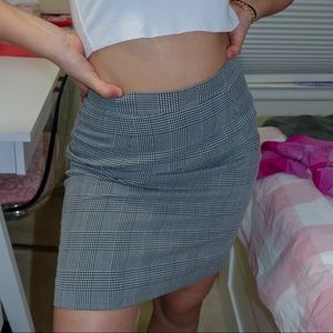 Y2K plaid black and white skirt with slit